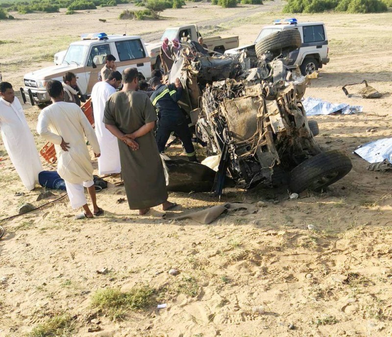 



سيارة المتوفين في موقع الحادثة.