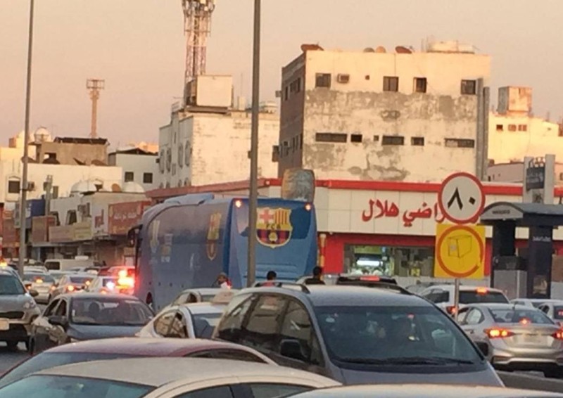 حافلة برشلونة في حارة عنيكش بجدة