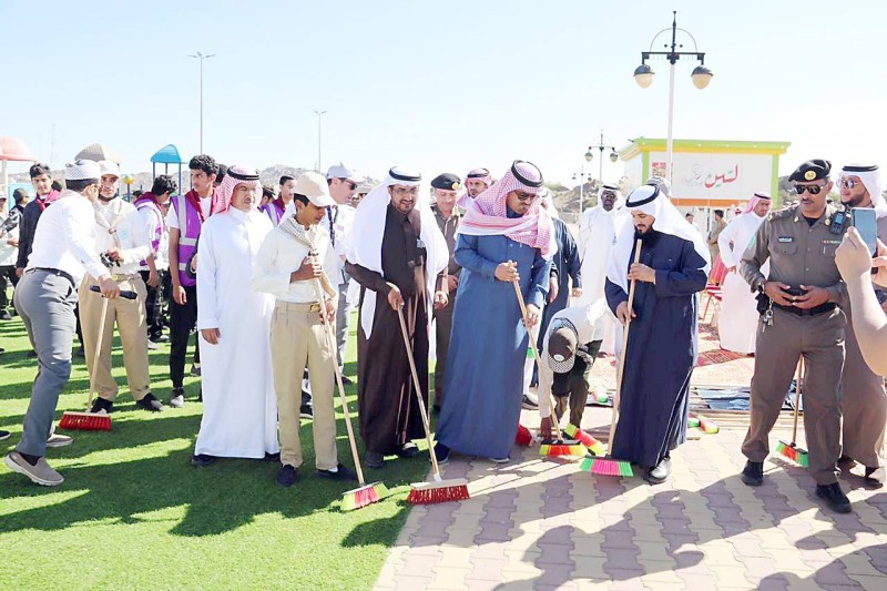 



محافظ بلجرشي يشارك في اليوم الوطني للنظافة.