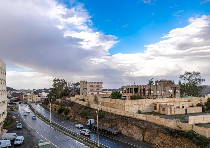 غيوم على المنطقة الجنوبية.