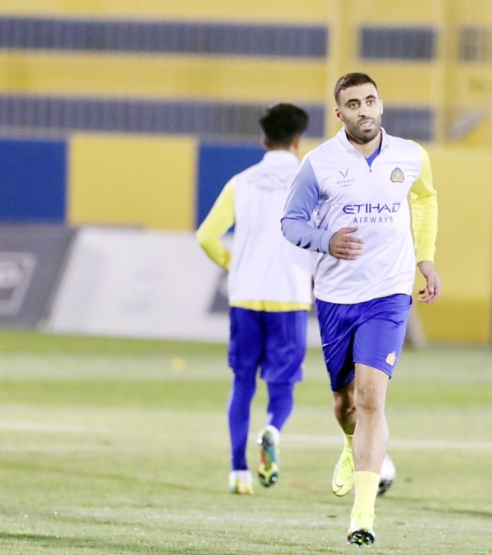 



عبدالرزاق حمدالله في تدريبات النصر قبل مباراة الرائد. (عكاظ)