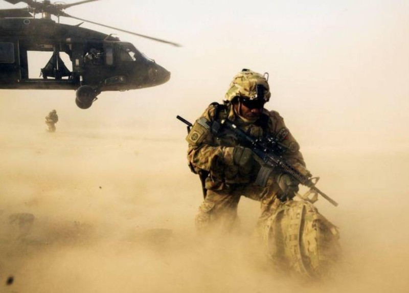جندي أمريكي في جلال أباد بأفغانستان (أرشيف رويترز)