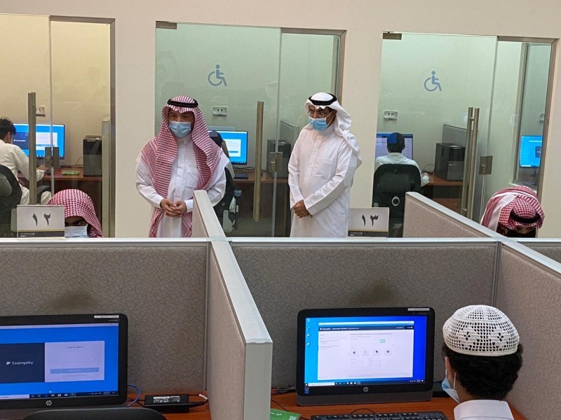 رئيس هيئة تقويم التعليم والتدريب يزور مراكز الاختبارات المحوسبة بالرياض - أخبار السعودية   صحيفة عكاظ