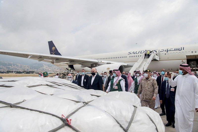 وصول أولى طلائع الجسر الجوي إلى بيروت