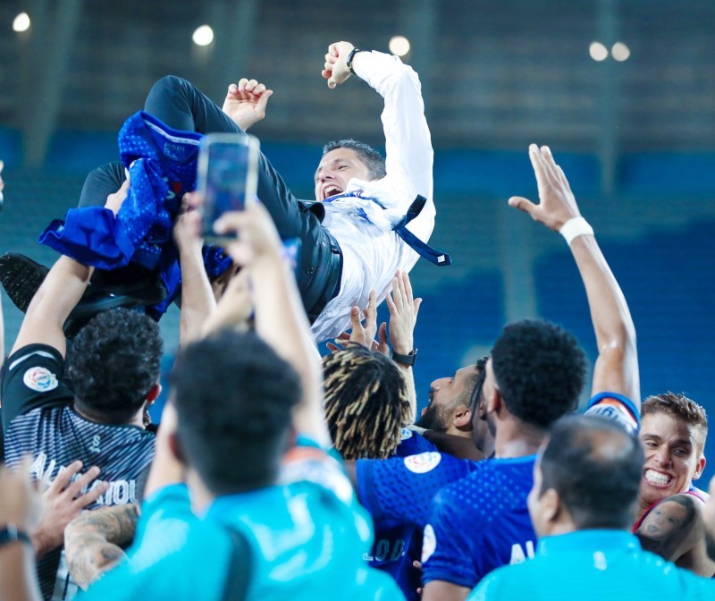 فرحة لاعبي الهلال ببطولة الدوري.