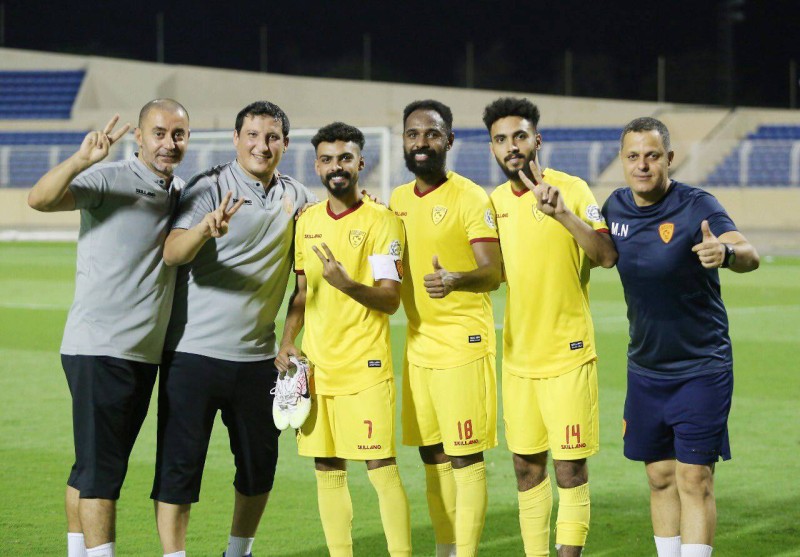 



فرحة لاعبي القادسية بعد الفوز على النجوم.