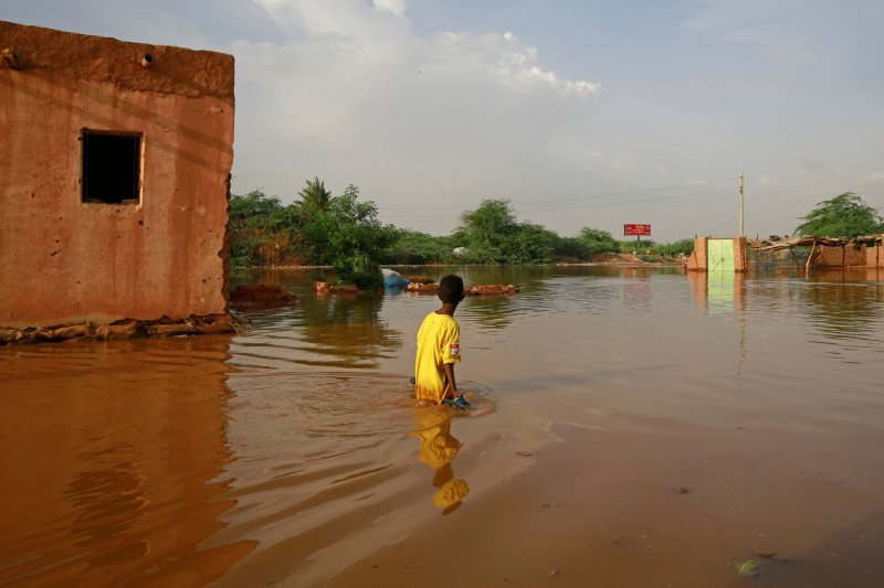 شوارع غارقة في السيول بالسودان