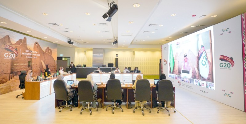 



المقر الذي تجرى فيه اجتماعات قمة العشرين من الرياض، ويبدو في الصورة مسؤولو وزارة السياحة السعودية أثناء اجتماع وزراء السياحة لمجموعة العشرين أخيرا.