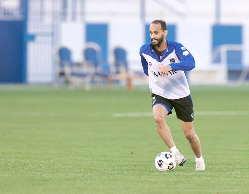 



عبدالله عطيف يستعرض مهاراته في تدريب الهلال.