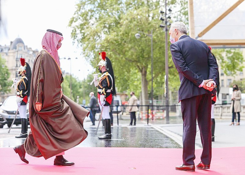 



وزير الخارجية الأمير فيصل بن فرحان خلال وصوله مقر المؤتمر.