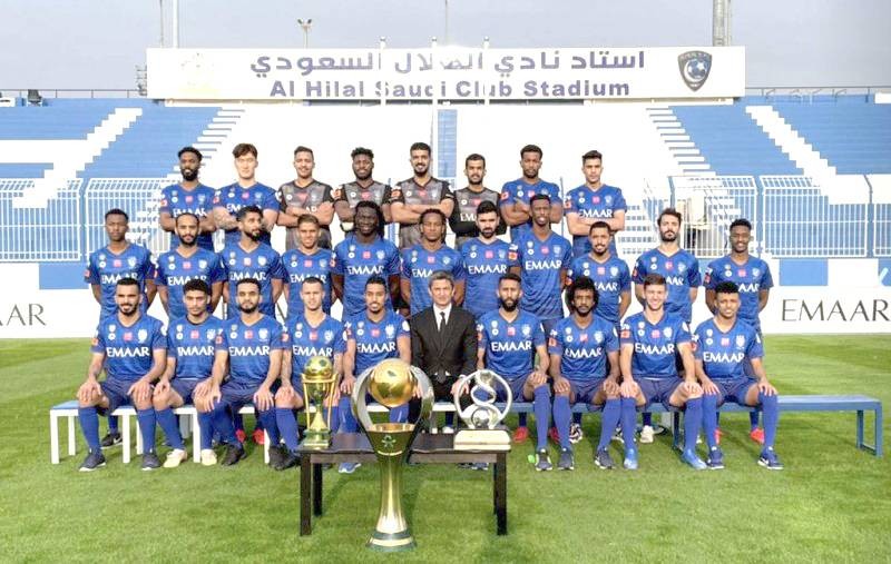 



صورة جماعية لفريق الهلال مع الإنجازات المحلية والقارية التي حصدها عامي 2019-2020. (المركز الإعلامي)