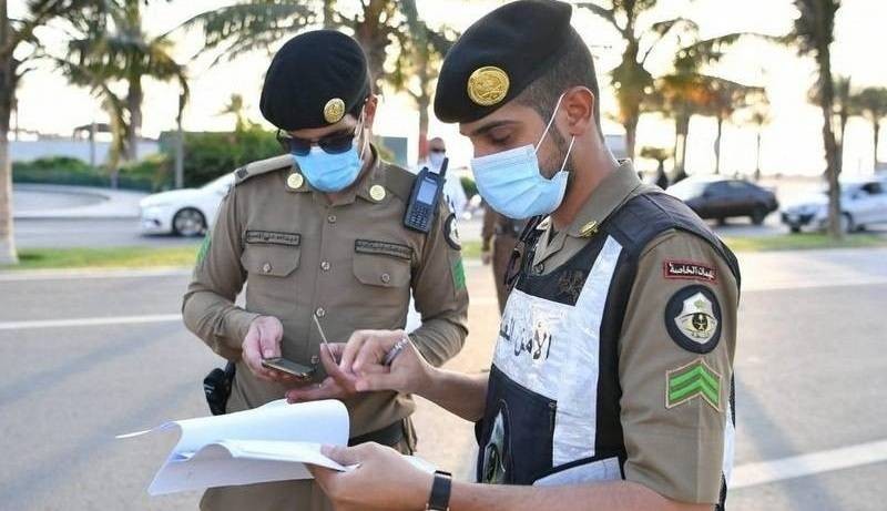 متابعة ميدانية لرجال الأمن لمراقبة تطبيق الاحترازات الصحية