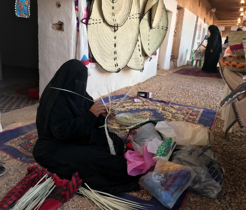 



هنا أغزل العفة وأبيع من عرق جهدي لكي أنال الكرامة في حائل المجد والتاريخ. (تصوير: بشير الزويمل)