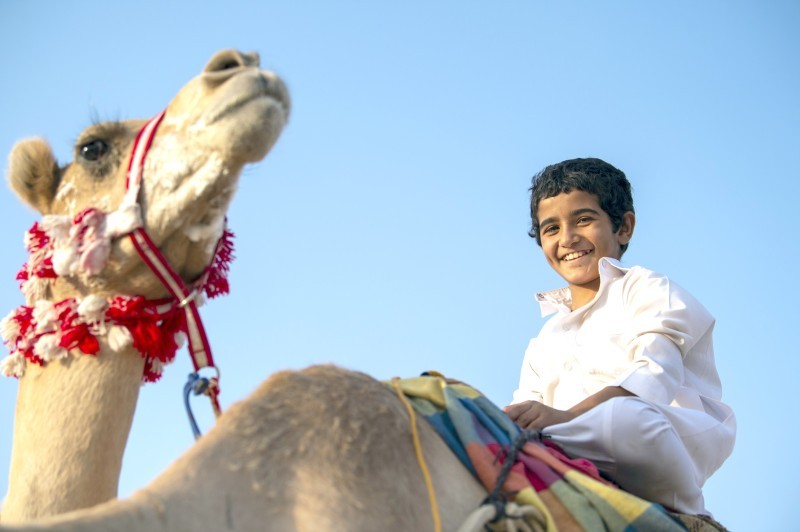 



يسعى مهرجان ولي العهد، إلى تأصيل تراث رياضة سباقات الهجن، وتعزيزها في الثقافة السعودية والعربية والإسلامية، إلى جانب دعم الحركة السياحية والاقتصادية بالمملكة.