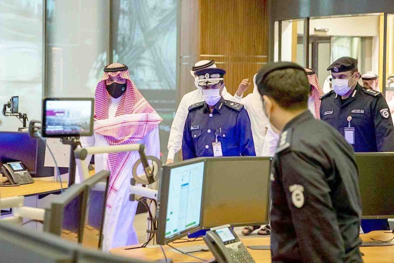 



وزير الداخلية أثناء زيارته مركز القيادة الوطني (Ncc) بدولة قطر. (واس)