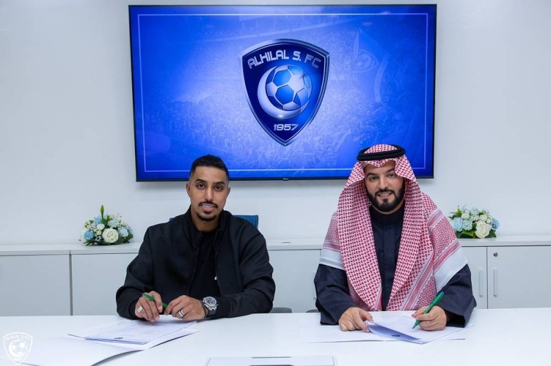 رئيس الهلال واللاعب سالم الدوسري (نادي الهلال)