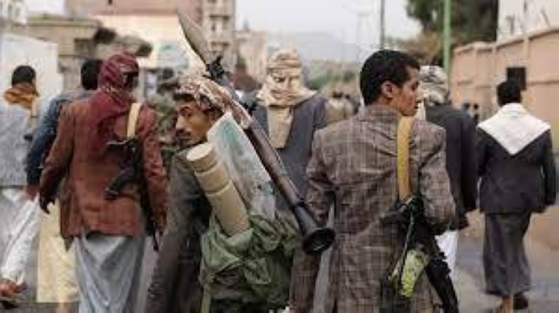 عناصر مسلحة من مليشيا الحوثي.