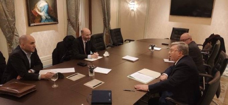 المبعوثان الروسي ميخائيل أوليانوف والأمريكي روبرت مالي  يلتقيان على هامش مفاوضات فيينا.