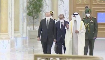 الشيخ محمد بن زايد يستقبل الرئيس التركي.