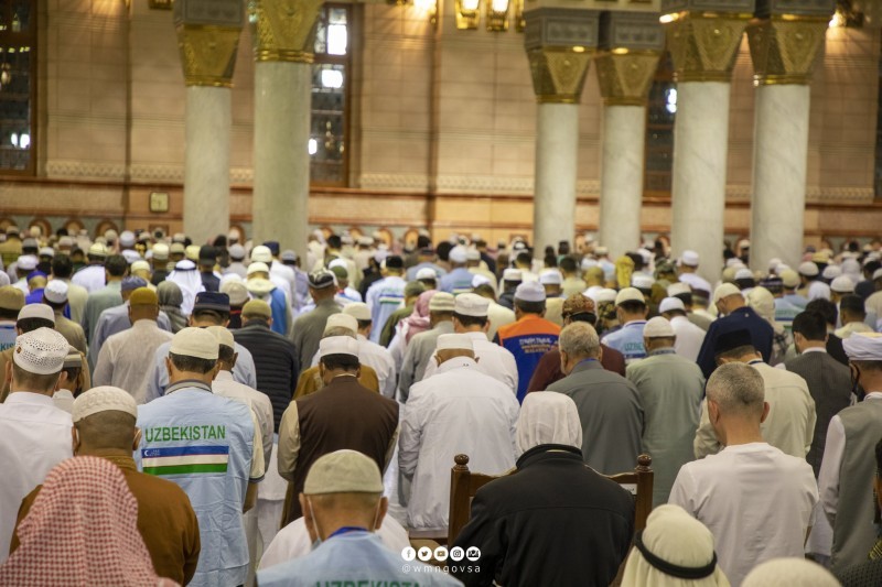 أداء الصلاة في المسجد النبوي بعد إلغاء تطبيق التباعد