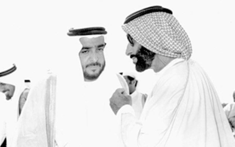 صورة تجمع القائد المؤسس الشيخ زايد ونجله الشيخ خليفة رحمهما الله.