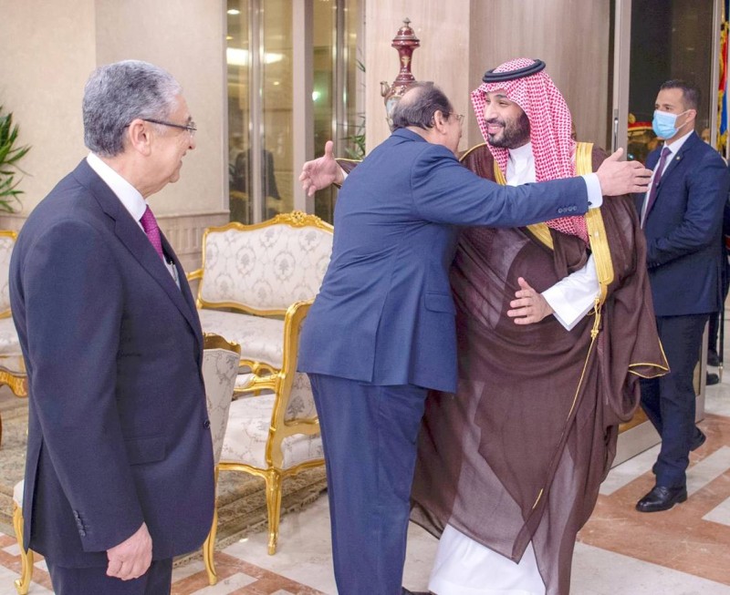 الأمير محمد بن سلمان مرحّباً برئيس المخابرات المصرية اللواء عباس كامل.
