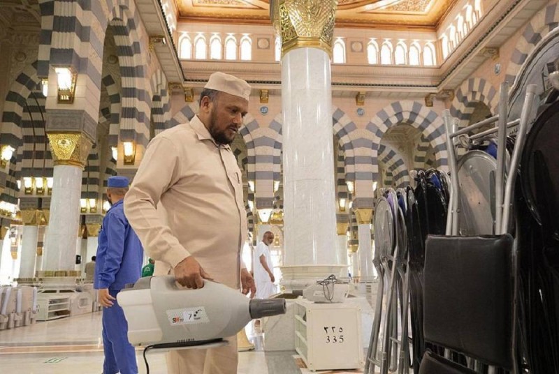 أعمال مستمرة للتعقيم في المسجد النبوي