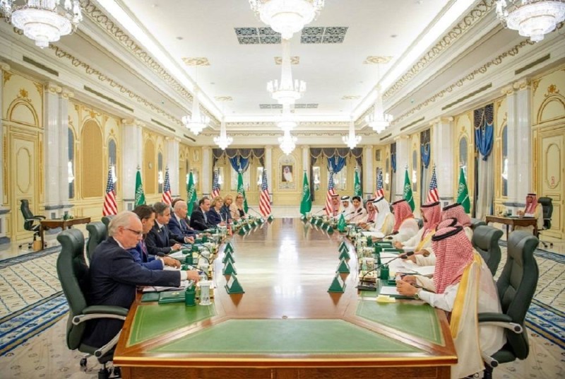 الاجتماع الموسع الذي عقده ولي العهد الأمير محمد بن سلمان والرئيس الأمريكي بحضور وفدي البلدين