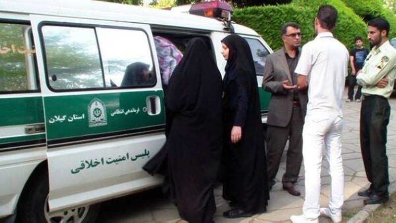 نقل جثمان الضابط الإيراني بيت الله ديوسالار إلى المقبرة