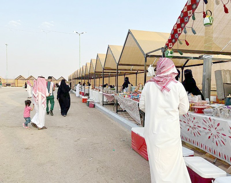 



يهدف المهرجان إلى دعم الأسر المنتجة ورائدات الأعمال عبر أركان مختلفة للحرف والمشغولات.