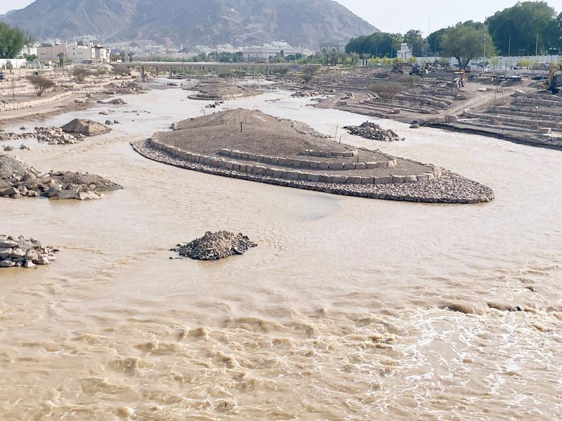 



جانب من الأمطار والسيول في المدينة المنورة.