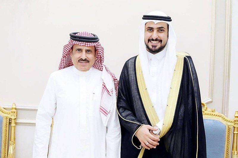 



العريس مع الزميل أحمد الشمراني.