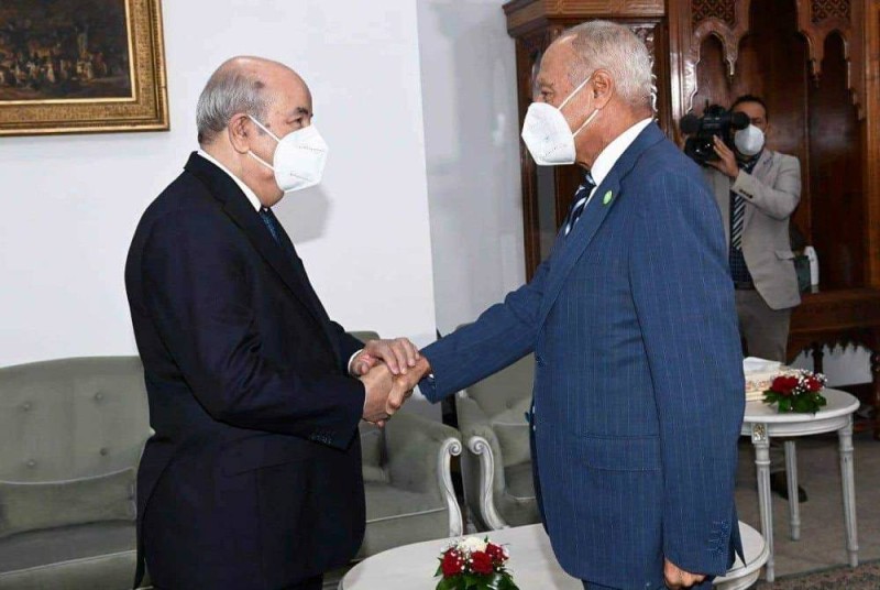 الرئيس الجزائري عبدالمجيد تبون وأمين عام الجامعة العربية أحمد أبو الغيط
