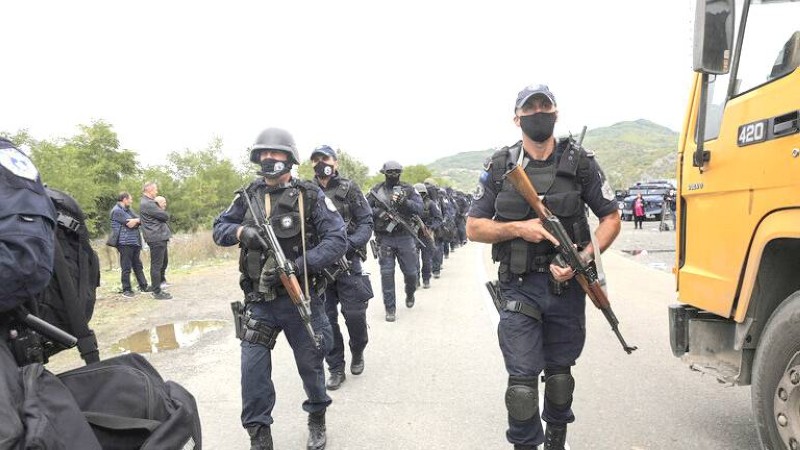 قوات صربية على الحدود مع كوسوفو.