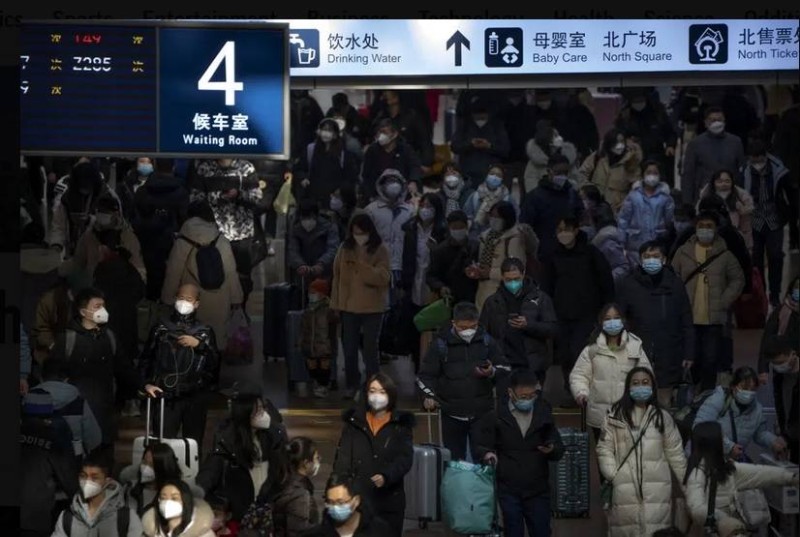 لا يوجد موطئ قدم في محطة بكين الغربية للقطارات بسبب السفر إلى الريف. (وكالات) 