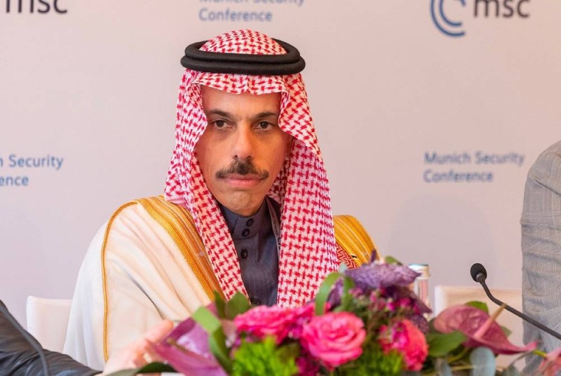 وزير الخارجية الأمير فيصل بن فرحان مشاركا في جلسة النقاش