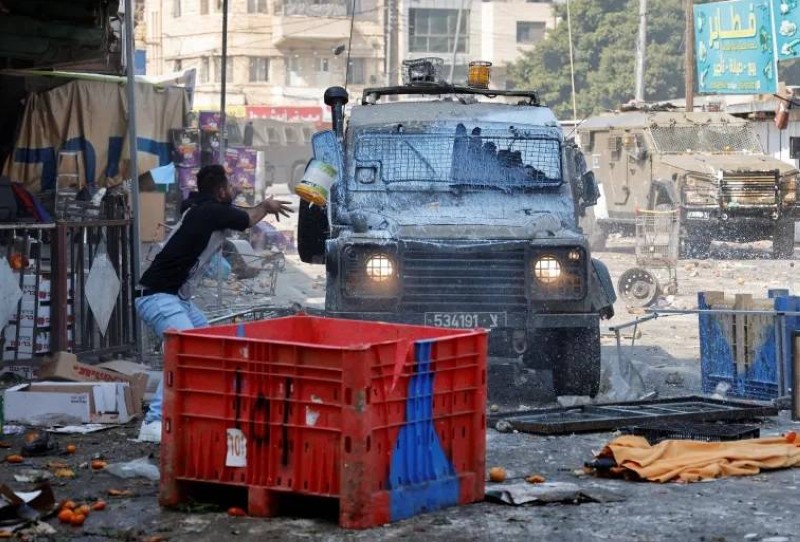 المواجهات اندلعت أثناء اقتحام الاحتلال مدينة نابلس لاعتقال شابين.
