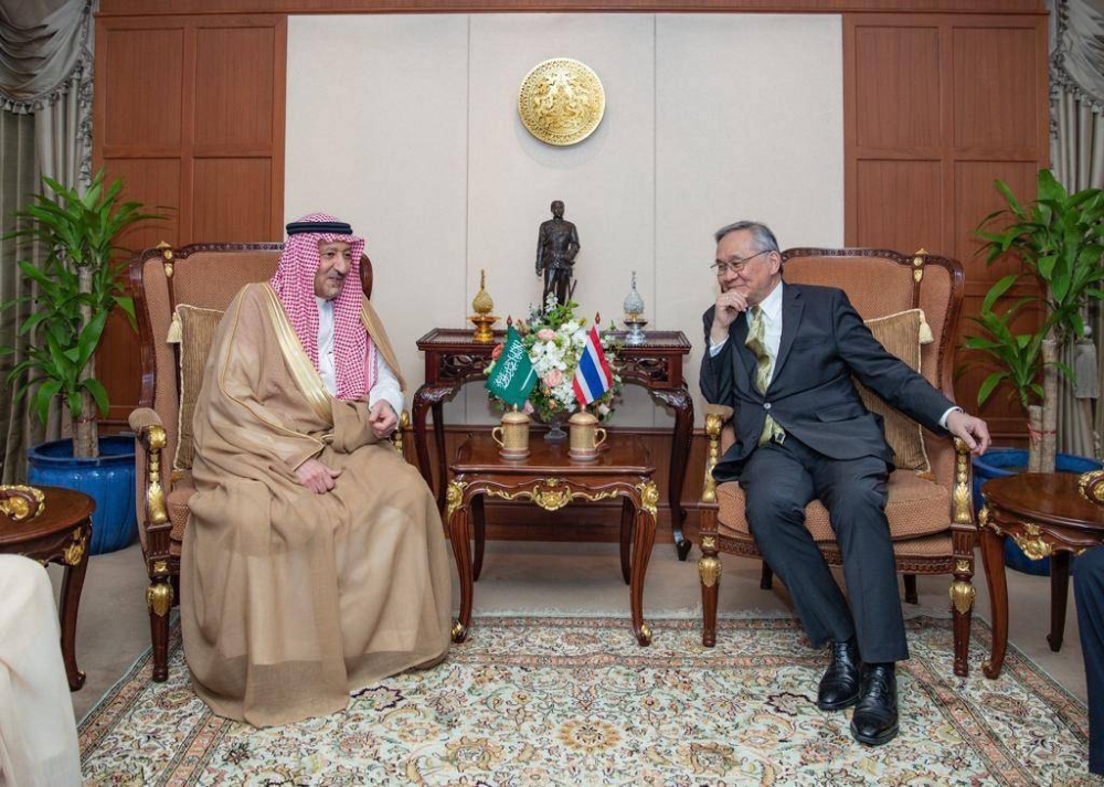 نائب رئيس الوزراء وزير خارجية تايلند مستقبلا نائب وزير الخارجية السعودي وليد الخريجي