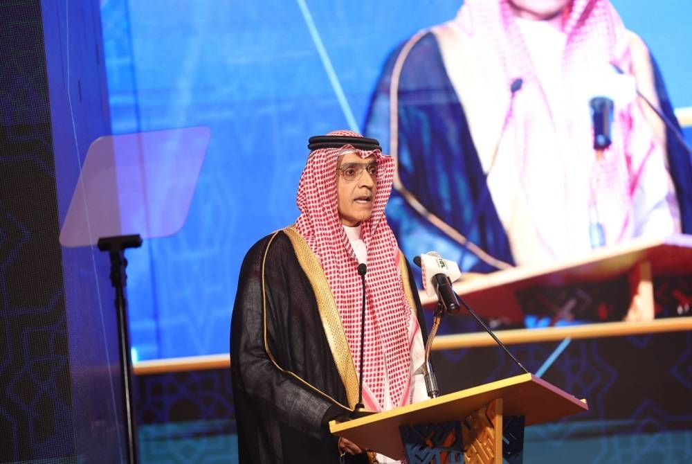 الشيخ عبدالله صالح كامل ملقيا كلمته في حفل افتتاح أعمال ندوة البركة للاقتصاد الإسلامي