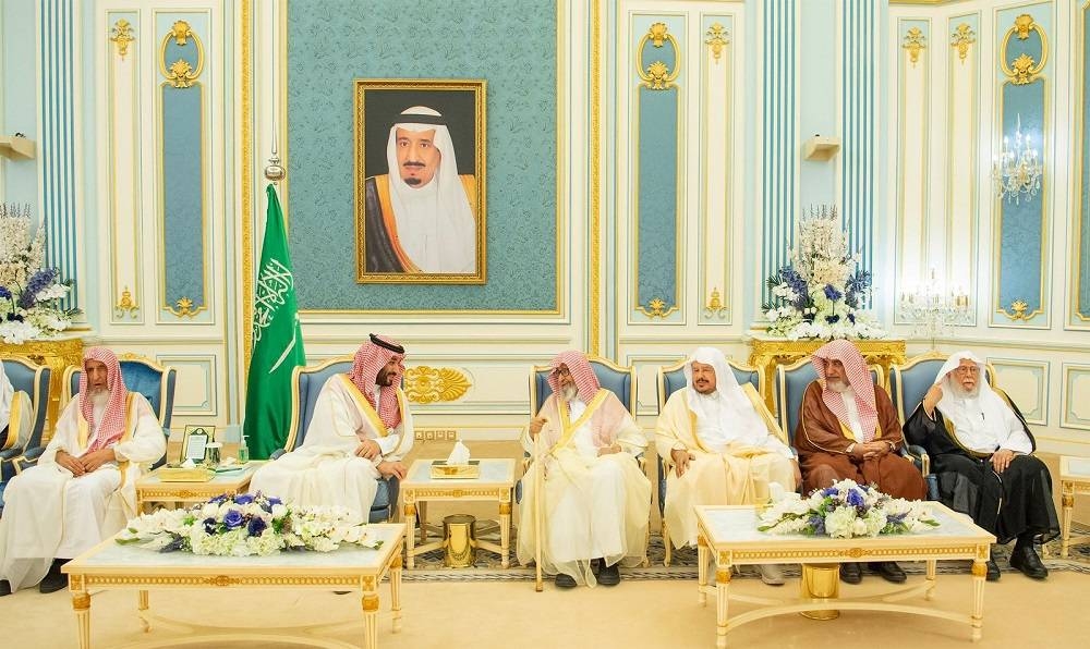 ولي العهد الأمير محمد بن سلمان مستقبلا المهنئين بشهر رمضان المبارك