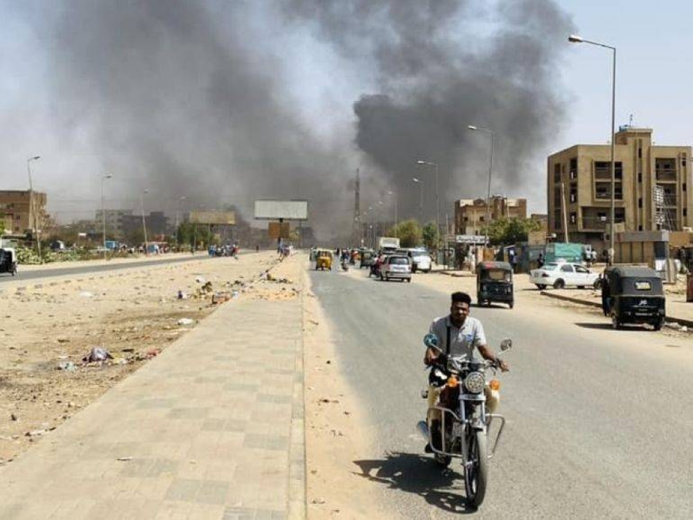 إطلاق نار ودخان كثيف في العاصمة السودانية.