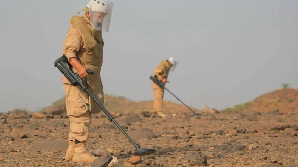 فريق مسام أثناء عملية نزع الألغام في اليمن