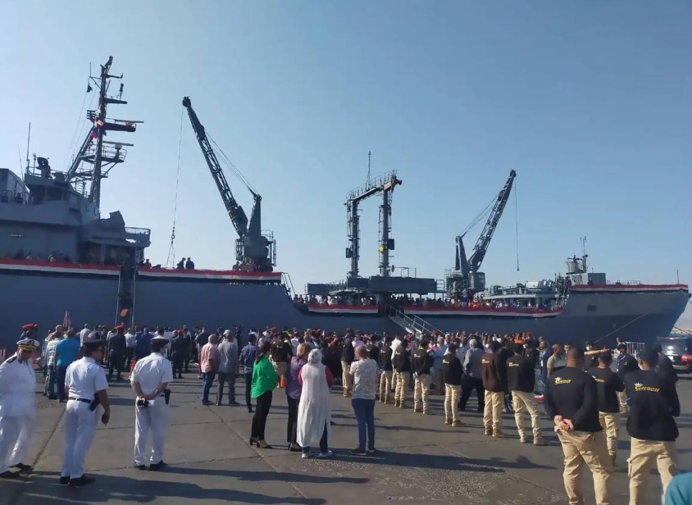 السفينة المصرية التي أجلت رعايا مصريين وأجانب من السودان