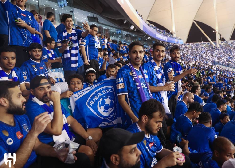 جماهير الهلال تنتظر الظفر بكأس الملك. 