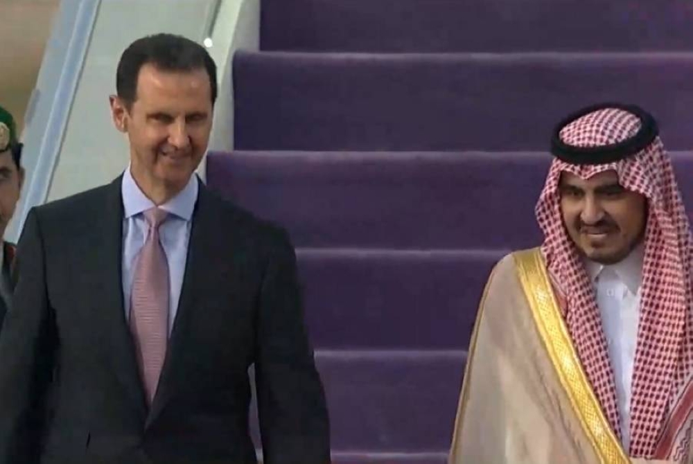 نائب أمير مكة الأمير بدر بن سلطان مستقبلا الرئيس السوري بشار الأسد لحظة وصوله إلى جدة