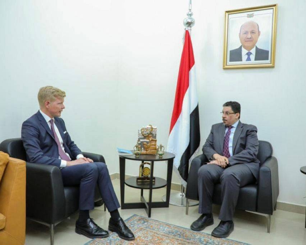 وزير الخارجية اليمني يلتقي المبعوث الاممي في الرياض.