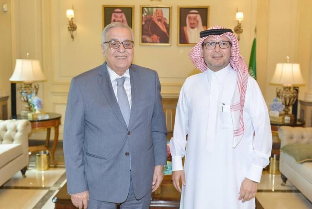 السفير السعودي في بيروت وليد بخاري يستقبل وزير الخارجية اللبناني عبدالله بوحبيب