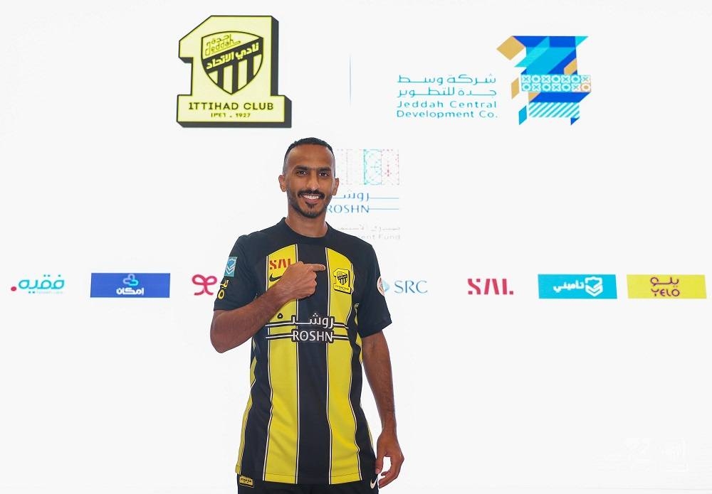 اللاعب صالح العمري بقميص الاتحاد بعد التوقيع