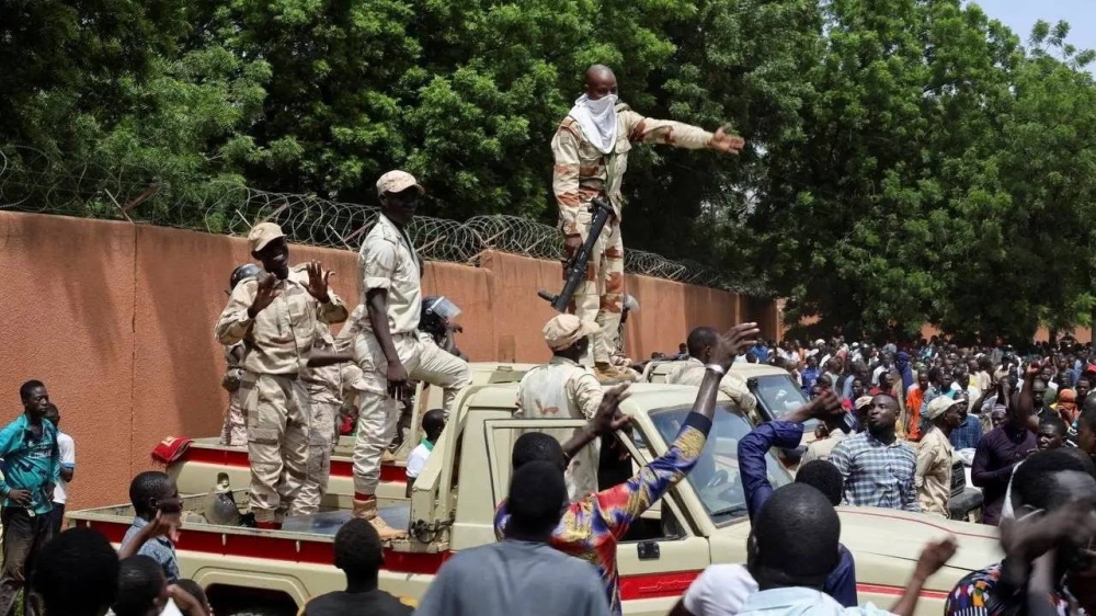 جيش النيجر خلال تنظيم مظاهرات مؤيدة للانقلاب
