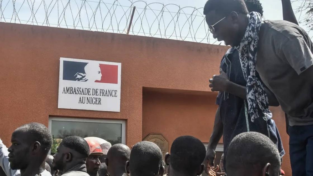 مظاهرات امام السفارة الفرنسية في النيجر